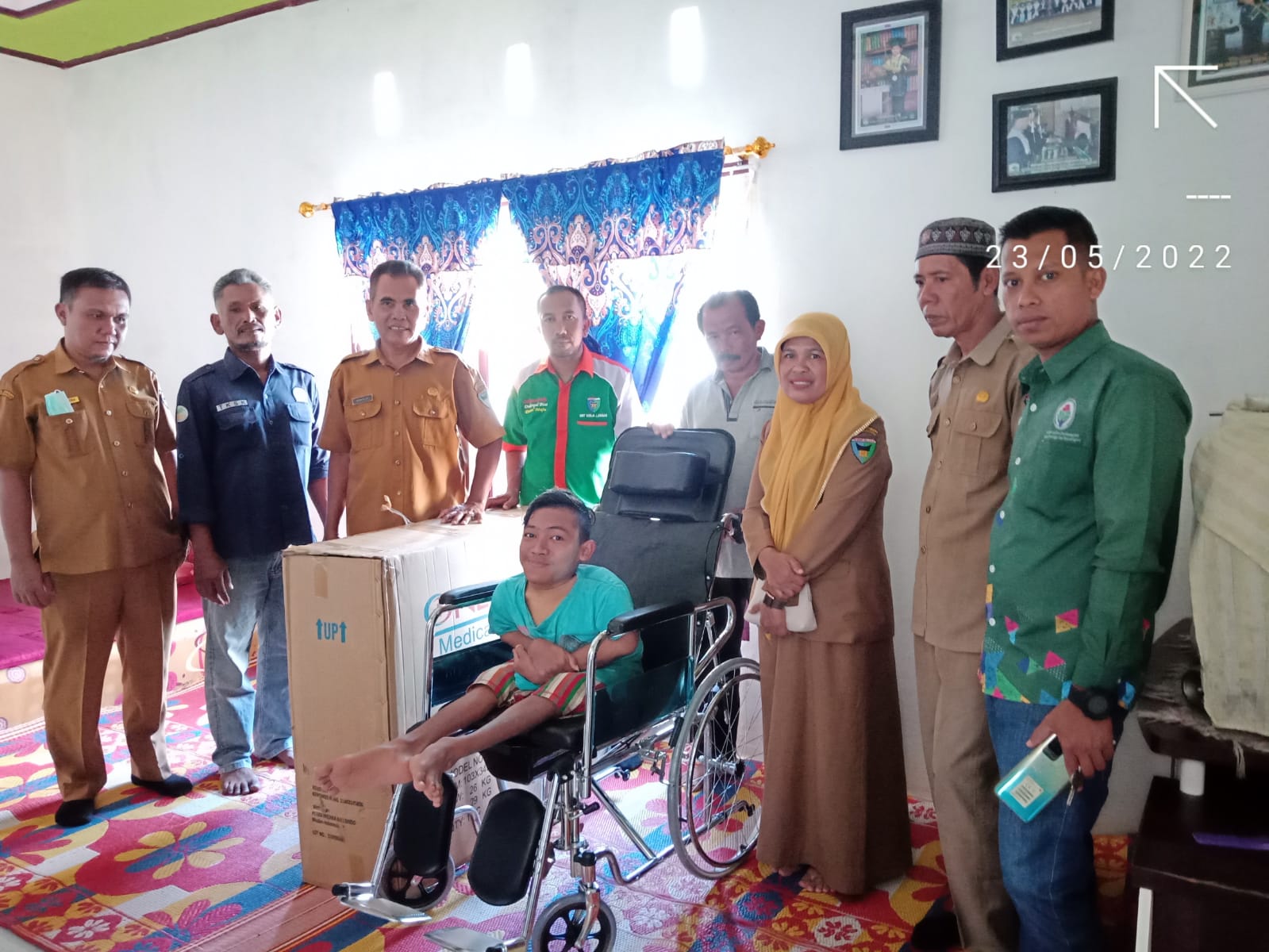 Penyandang Disabilitas Nagari Puluik Puluik Terima Bantuan Kursi Roda